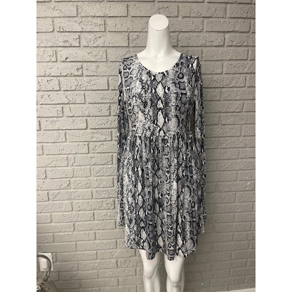 Longyuan Women Gray Long Sleeve Snake Print Shift Dress Size M NWT